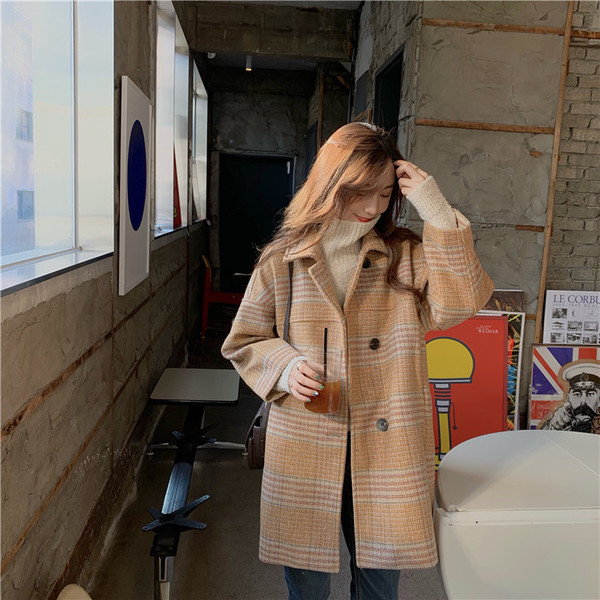 Дамско актуално карирано палто в оранжев цвят дълъг модел