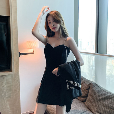 Rochie casual de dama cu bretele subtiri si pietre in negru si rosu