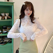 Bluză de damă modernă din dantelă alb-negru cu guler înalt