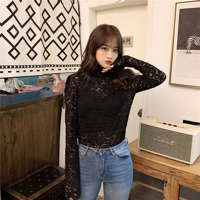 Bluză de damă modernă din dantelă alb-negru cu guler înalt