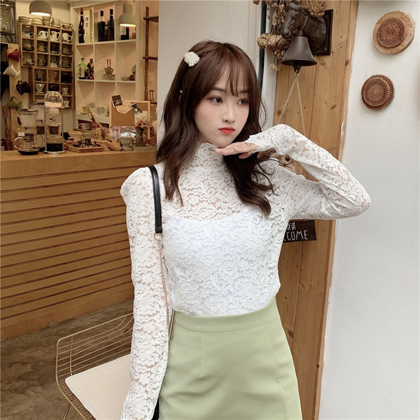 Bluză de damă modernă din dantelă alb-negru cu guler înalt