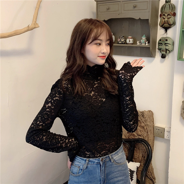 Bluză de damă modernă din dantelă alb-negru cu guler înalt