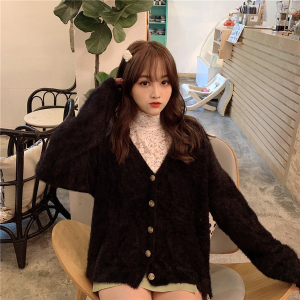 Bluză de damă modernă din dantelă alb-negru cu guler înalt