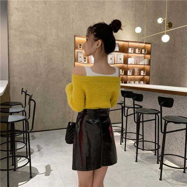 Pulover de dama modern cu umerii goi in albastru si galben