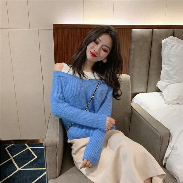 Pulover de dama modern cu umerii goi in albastru si galben