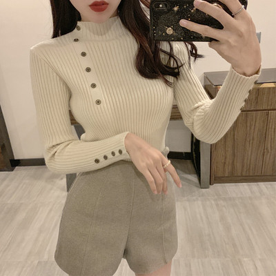 Bluză de damă cu nasturi în alb, bej și negru