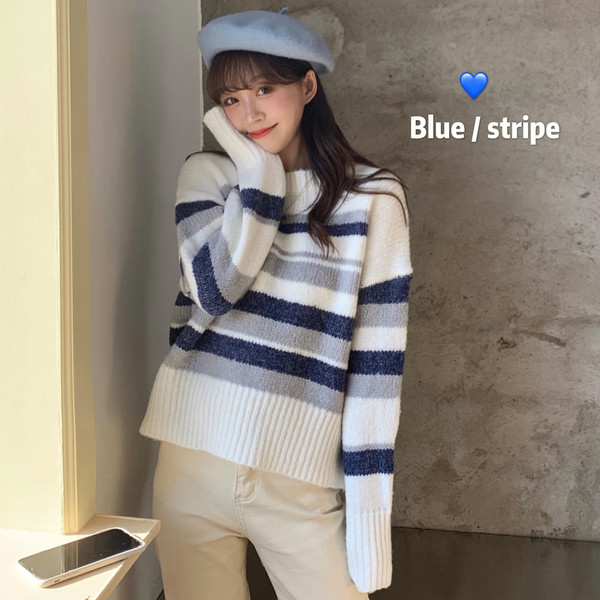 Női alkalmi csíkos kötött blúz két színben, ovális nyakkivágással