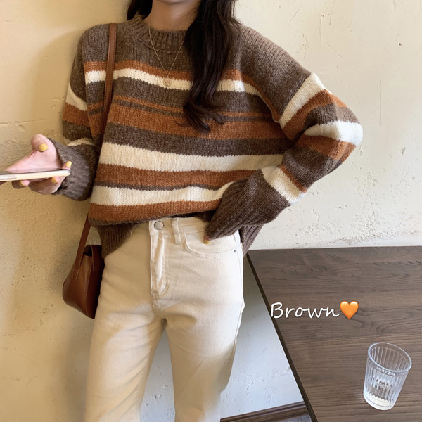 Női alkalmi csíkos kötött blúz két színben, ovális nyakkivágással