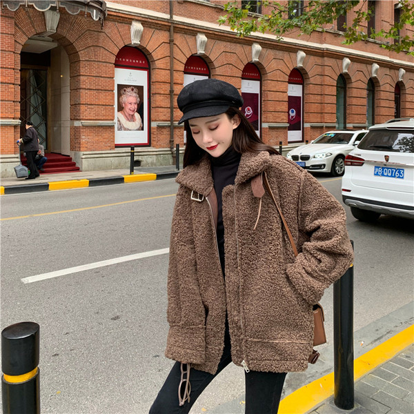 Palton scurt de dama cu fermoar in bej, negru si maro