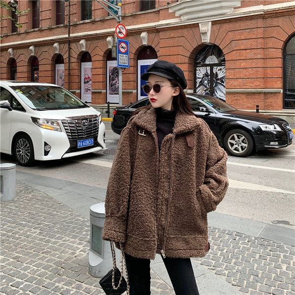 Palton scurt de dama cu fermoar in bej, negru si maro