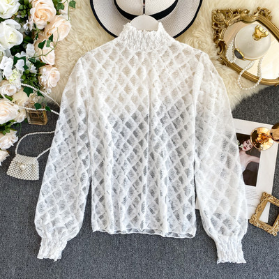 Modern női csipkeblúz pólógallérral, három színben