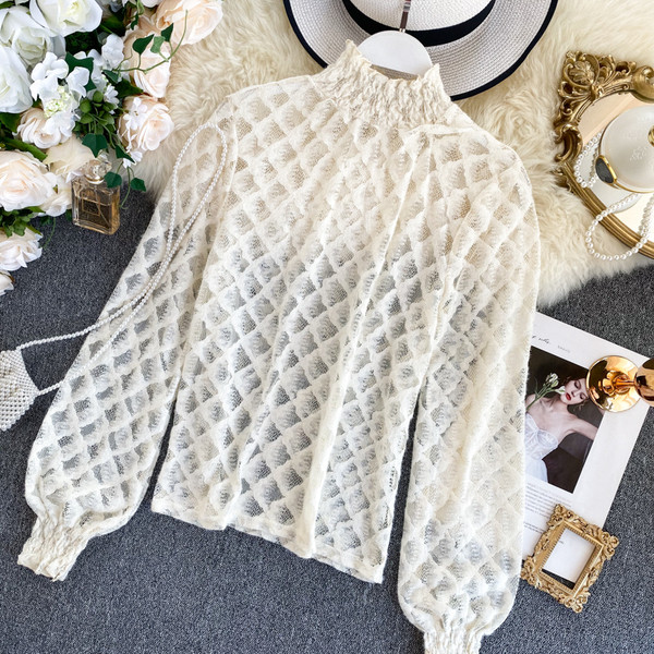 Modern női csipkeblúz pólógallérral, három színben