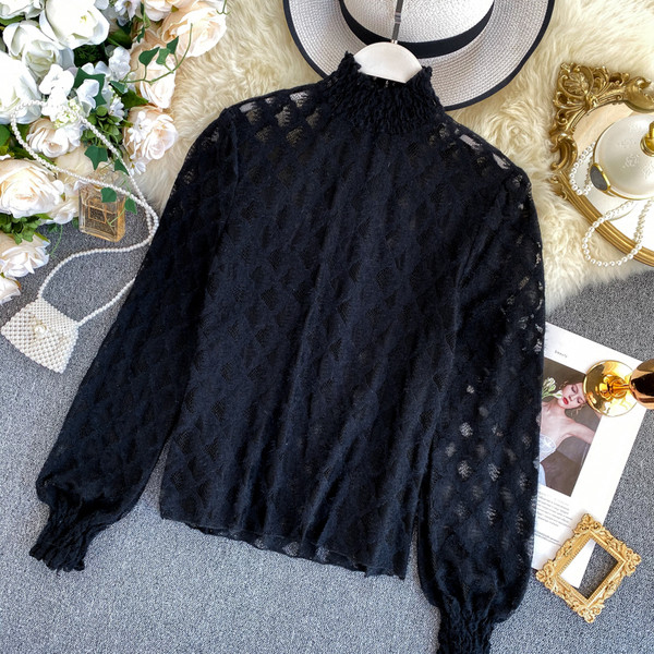 Modern női csipkeblúz pólógallérral, három színben