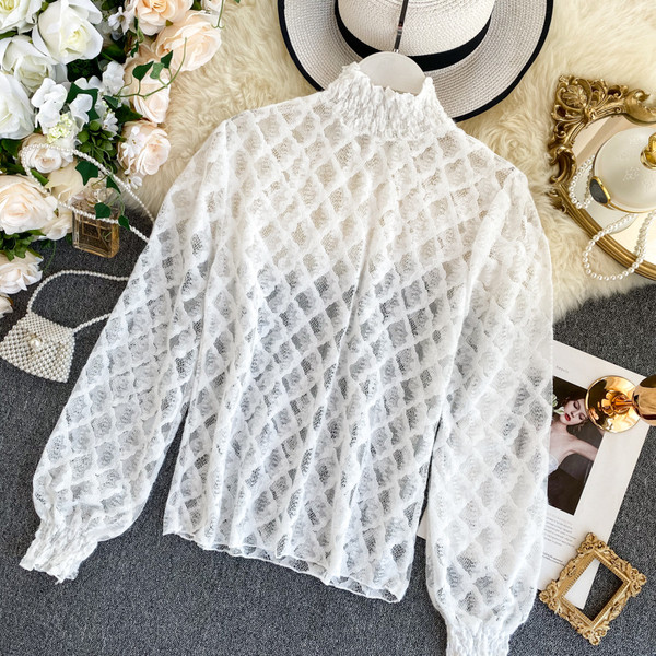 Modern női csipkeblúz pólógallérral, három színben