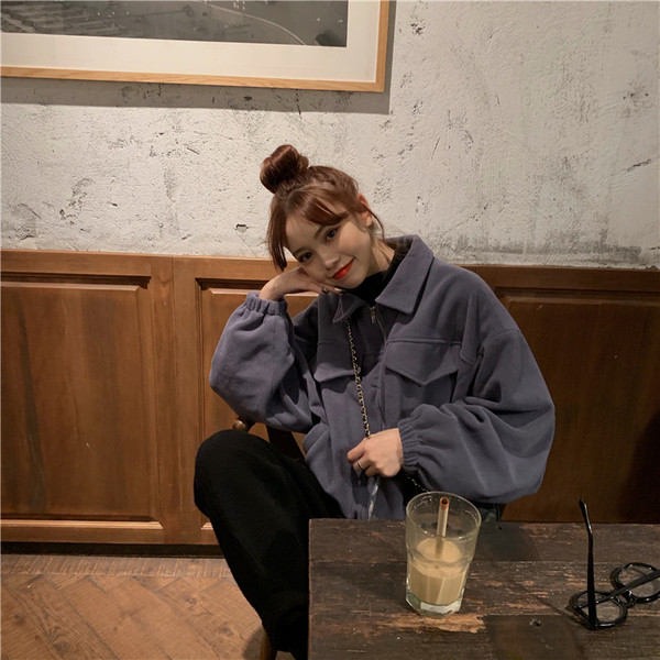 Hanorac scurt de damă, de ultimă generație, în trei culori, cu buzunare decorative