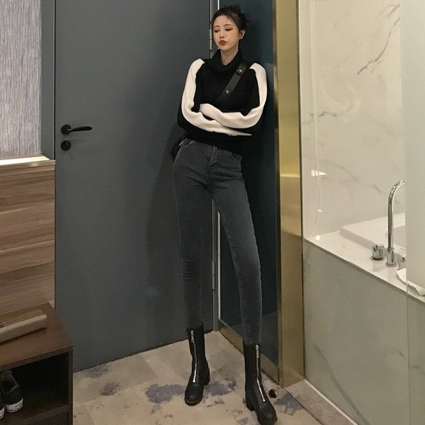 Pulover de dama tricotat in negru cu margini