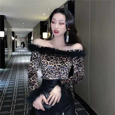 Bluză casual de damă cu umerii goi și puf în două culori