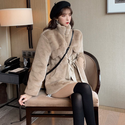 Jachetă lungă de puf cu fermoar și legături în talie