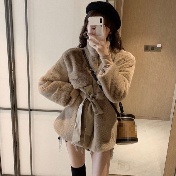 Jachetă lungă de puf cu fermoar și legături în talie