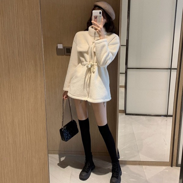 Jachetă lungă de puf cu fermoar și legături în talie