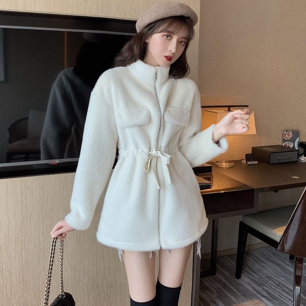 Jachetă lungă de puf cu fermoar și legături în talie