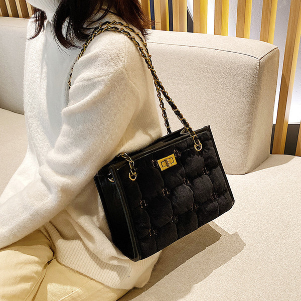 Geanta de dama eleganta in alb si negru cu lant