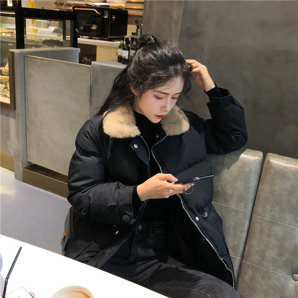 Női alkalmi kabát fűzős és gombos fekete és bézs színben