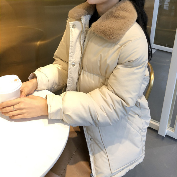 Női alkalmi kabát fűzős és gombos fekete és bézs színben