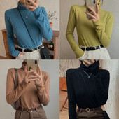 Bluza de dama molata din tricotat subtire cu guler polo in mai multe culori