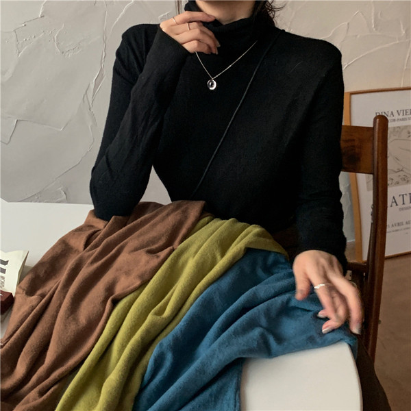 Bluza de dama molata din tricotat subtire cu guler polo in mai multe culori