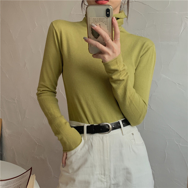 Bluza de dama molata din tricotat subtire cu guler polo in mai multe culori