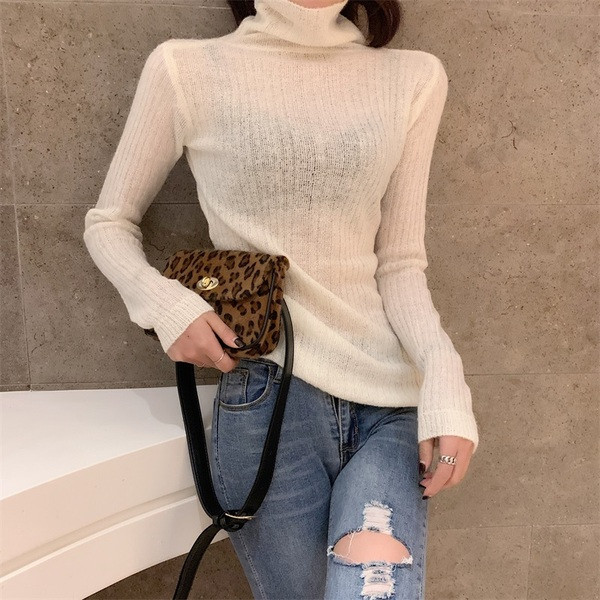 Pulover subțire de damă cu guler polo în alb și negru