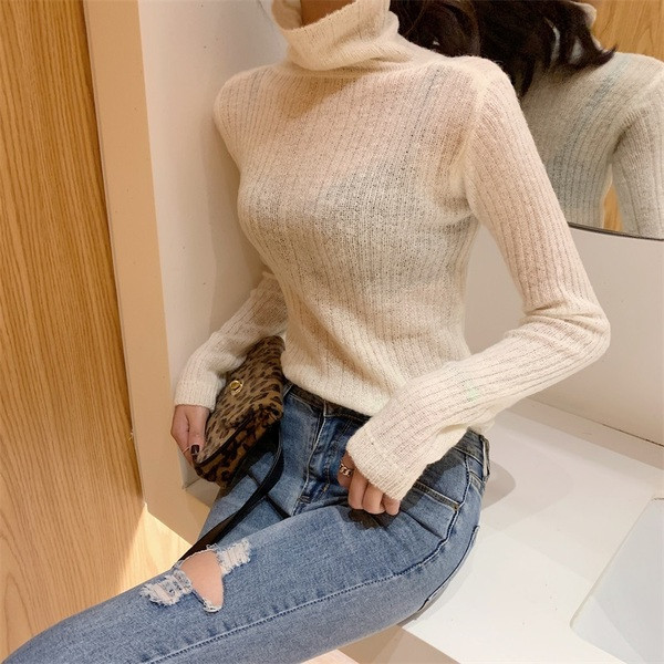 Pulover subțire de damă cu guler polo în alb și negru