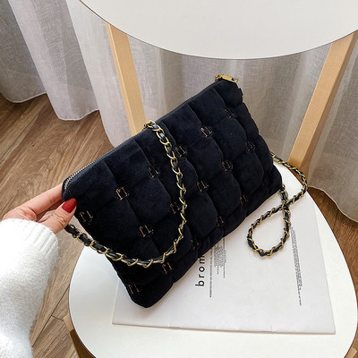 Geanta de dama moderna cu maner lung si fermoar in alb si negru