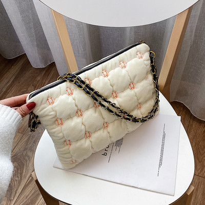 Geanta de dama moderna cu maner lung si fermoar in alb si negru