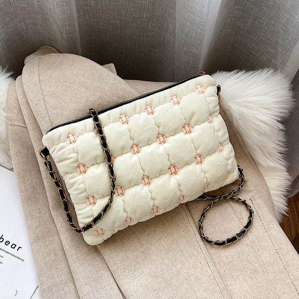 Geanta de dama moderna cu maner lung si fermoar in alb si negru