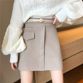 Fusta scurta cu buzunar si curea in bej si negru