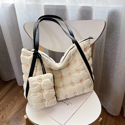 Geanta de dama cu fermoar alb-negru