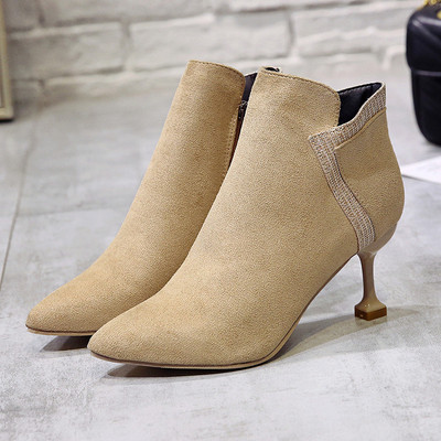 Cizme de dama moderne din piele intoarsa cu toc subtire model ascutit in negru si bej