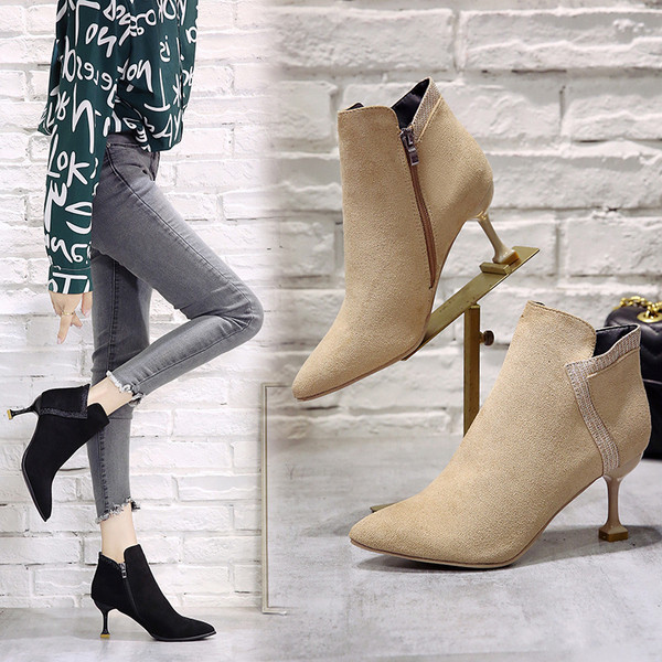 Cizme de dama moderne din piele intoarsa cu toc subtire model ascutit in negru si bej