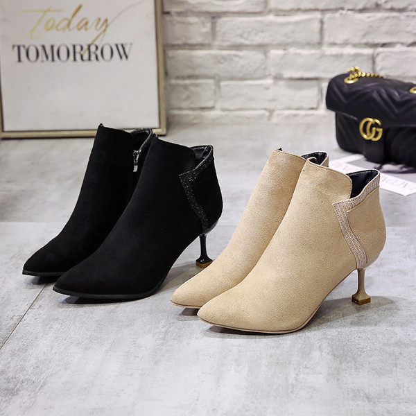 Cizme de dama moderne din piele intoarsa cu toc subtire model ascutit in negru si bej