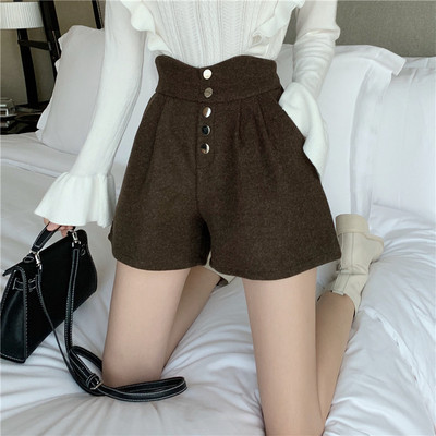 Modern női magas derekú rövidnadrág és gombos fekete és barna színben