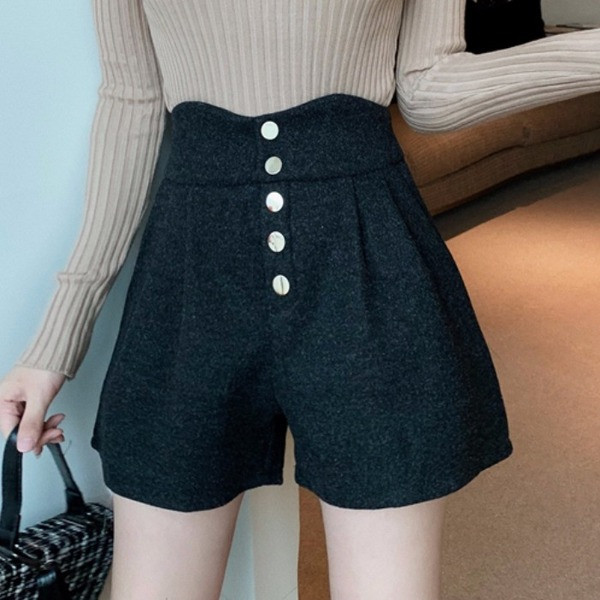 Modern női magas derekú rövidnadrág és gombos fekete és barna színben