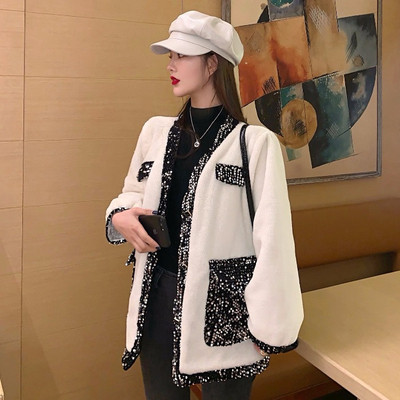 Palton de dama modern cu nasturi si paiete in alb