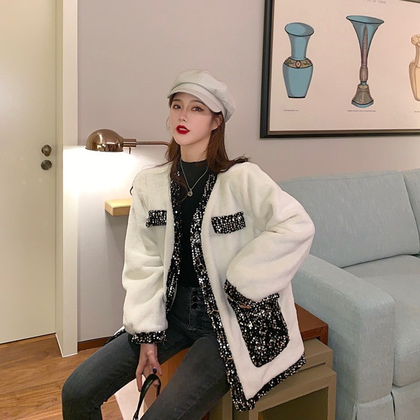 Palton de dama modern cu nasturi si paiete in alb