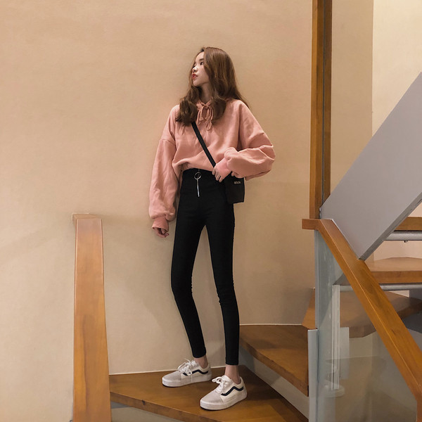 Fekete színű, vastag női cipzáros nadrág