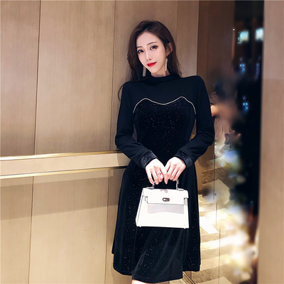 Rochie de dama eleganta din catifea cu efect stralucitor in negru