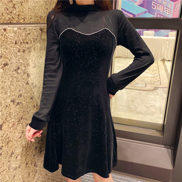 Rochie de dama eleganta din catifea cu efect stralucitor in negru