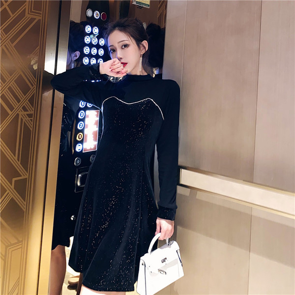 Rochie de dama eleganta din catifea cu efect stralucitor in negru