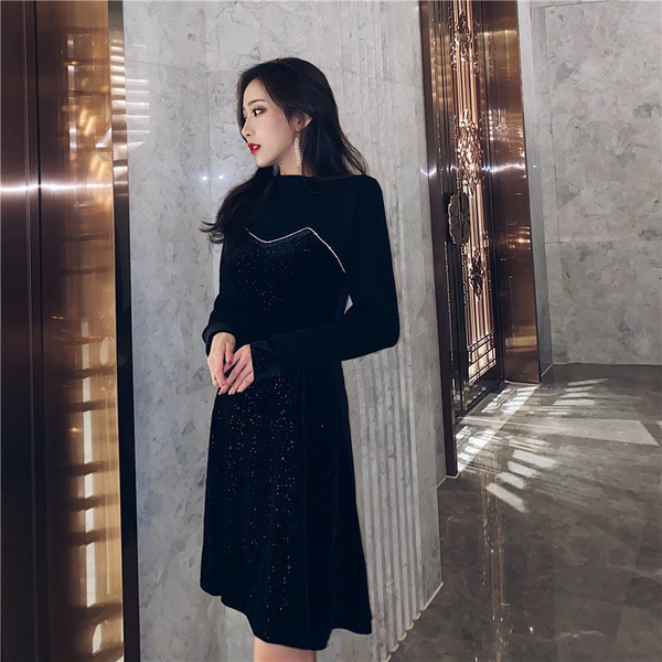 Rochie de dama eleganta din catifea cu efect stralucitor in negru